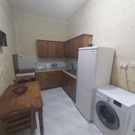 Three Apartment Биргу Экстерьер фото