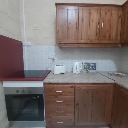 Three Apartment Биргу Экстерьер фото