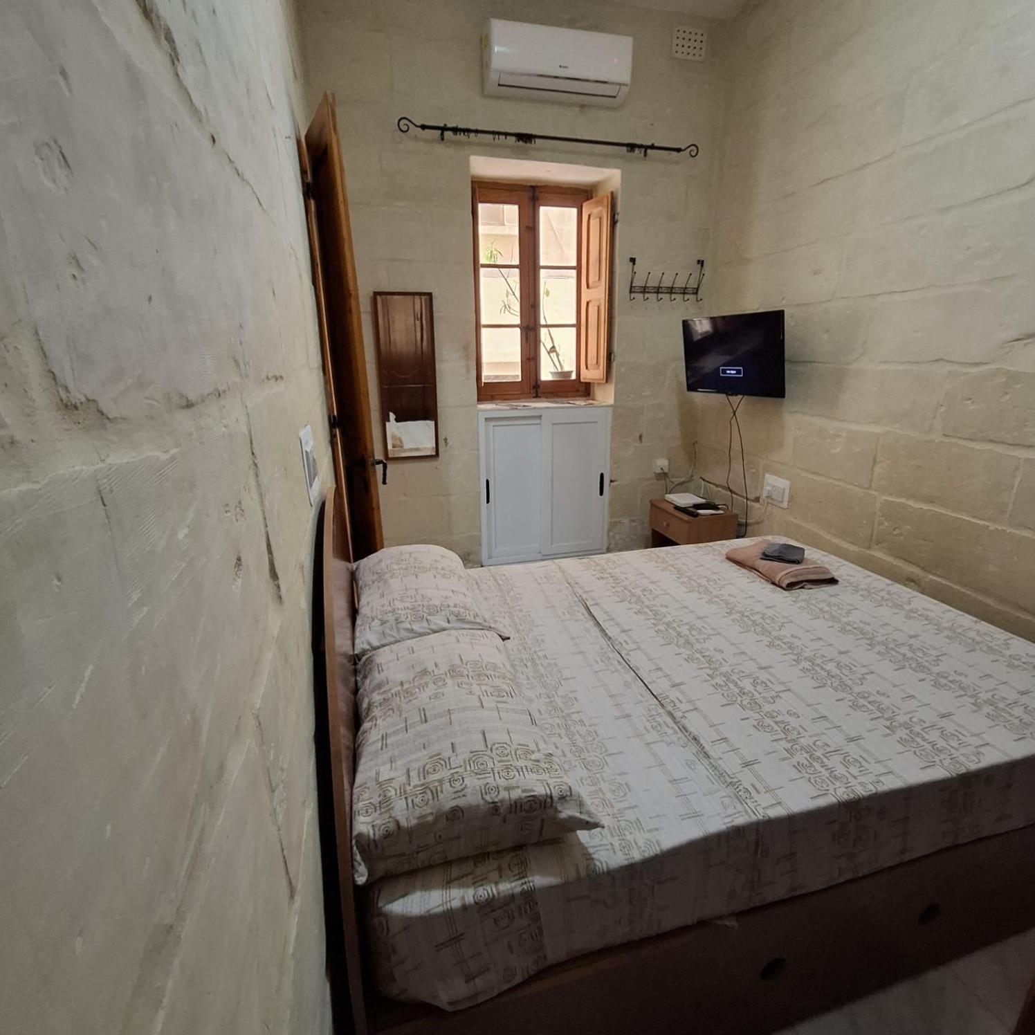Three Apartment Биргу Экстерьер фото
