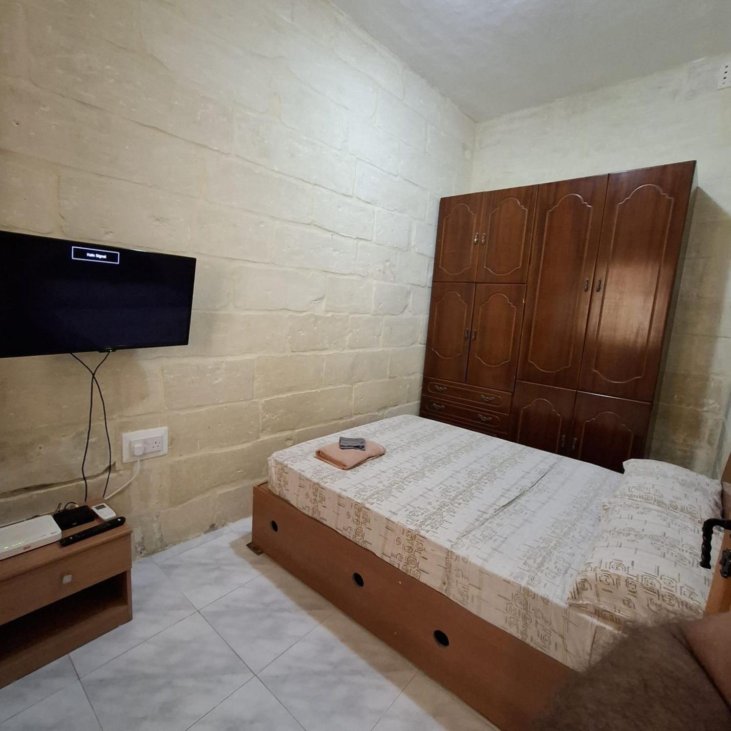 Three Apartment Биргу Экстерьер фото