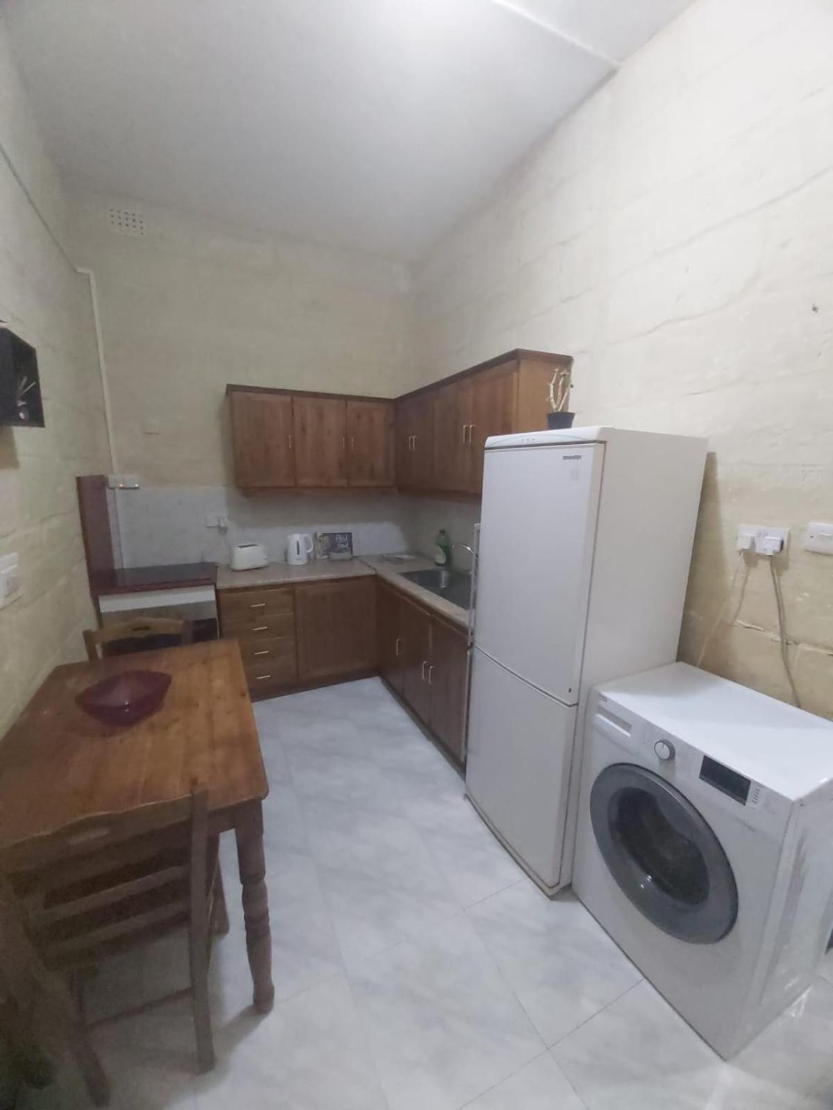 Three Apartment Биргу Экстерьер фото