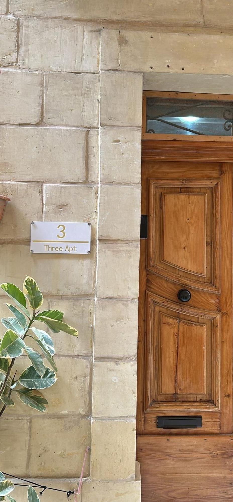 Three Apartment Биргу Экстерьер фото